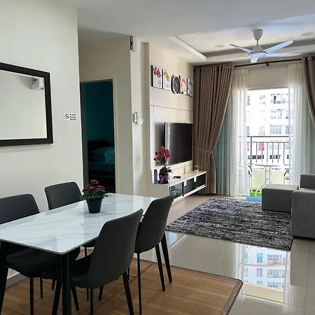 Hazel Luxe Apartment